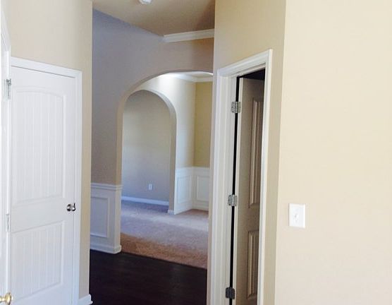 5th image of 515 Village East Cir