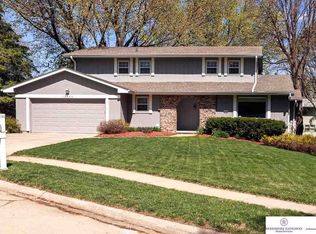 13768 Poppleton Cir, Omaha, NE 68144