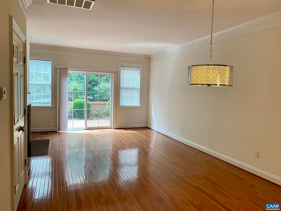 Living Room - access to patio terrace