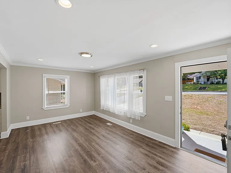 4239 Dinglewood Ave — Photo 18