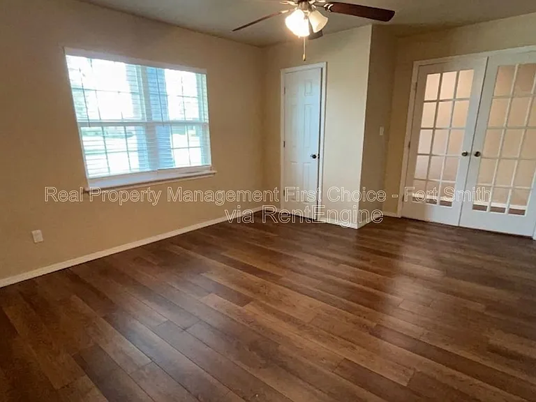16 Charmont Dr — Photo 4