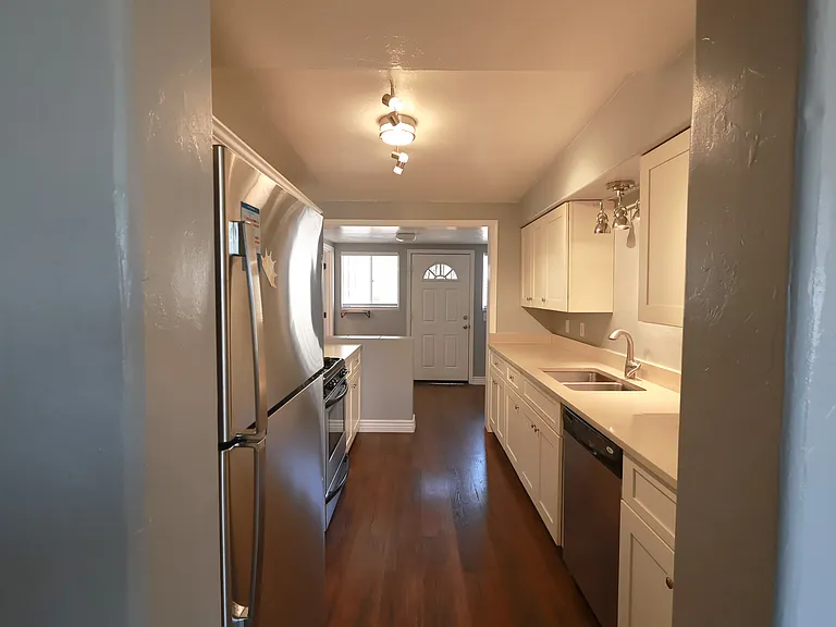 615 E Waverly St — Photo 7