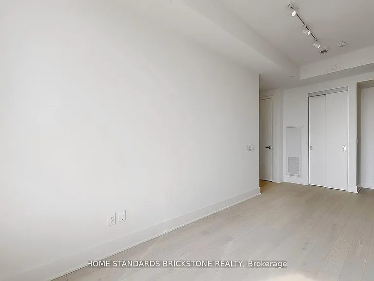 11 Yorkville Ave #6305 — Photo 11