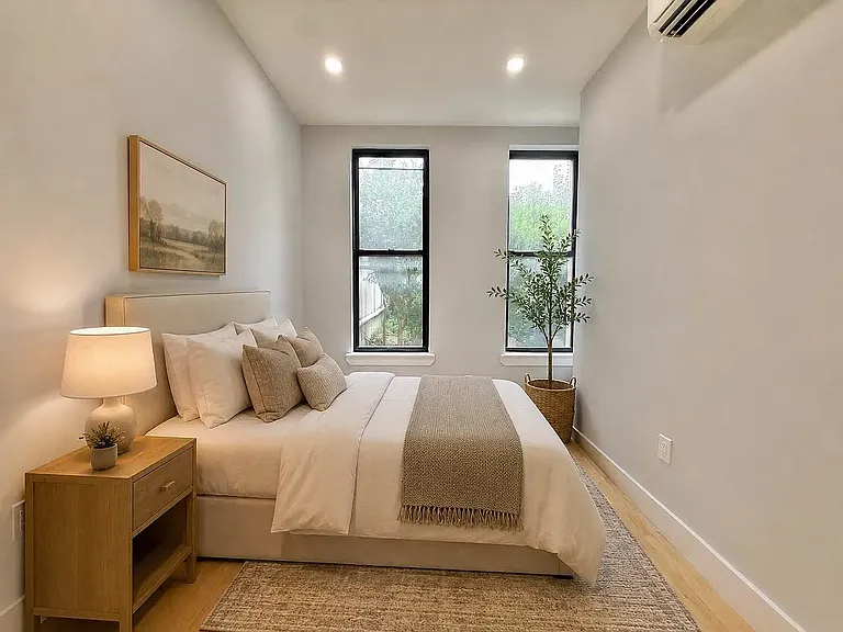 1118 Willoughby Ave #1L — Photo 4