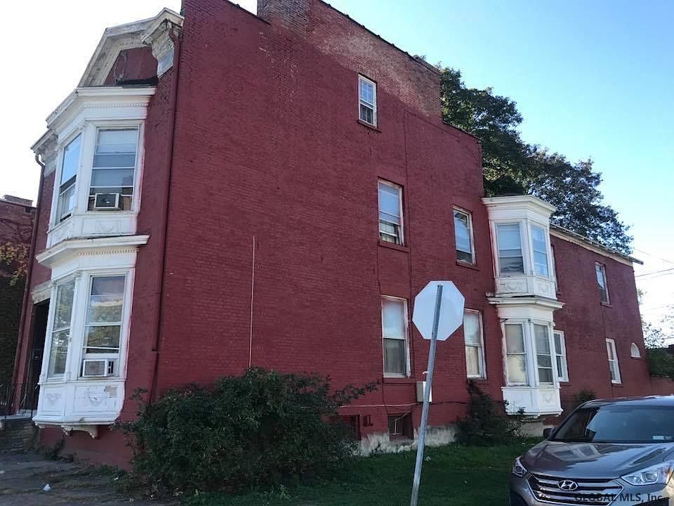 1st image of 693 2nd Ave