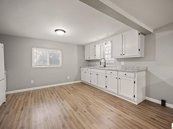 5th image of 110 Knob Hill Rd