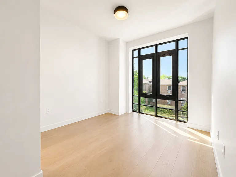 20-08 Steinway St #304 — Photo 7