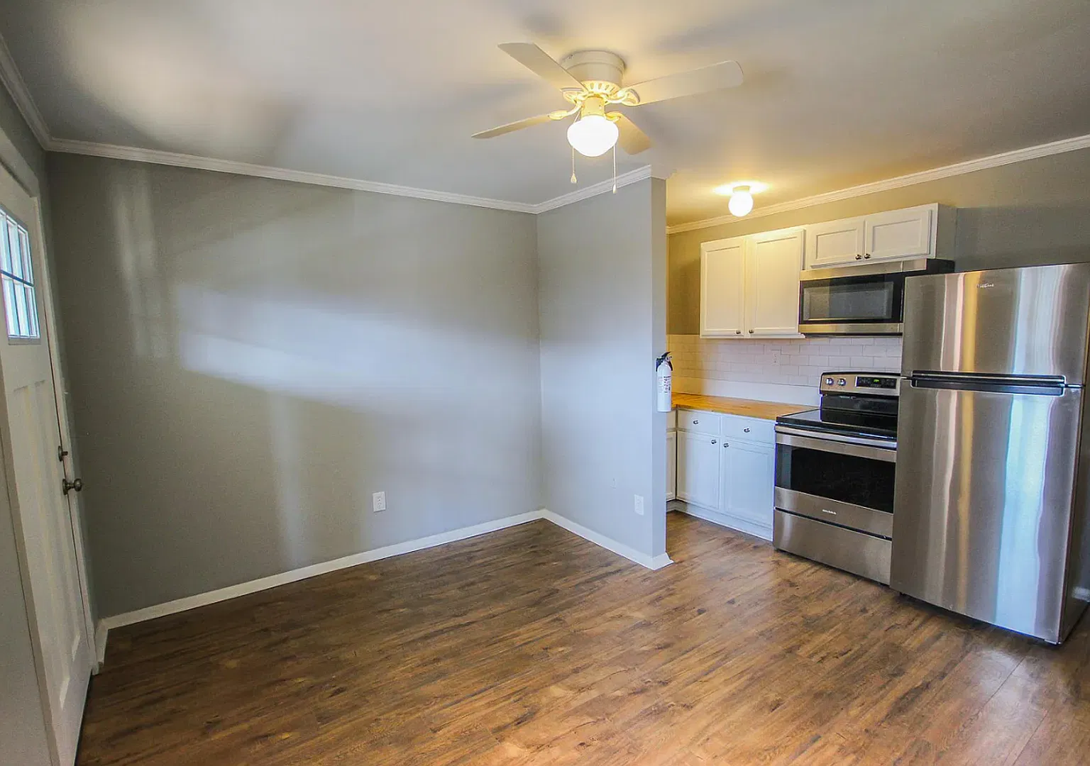 2 Bed Apartment in Highland Park! Laundry onsite! — Photo 3