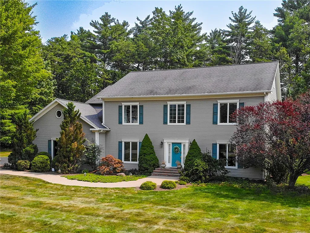16 Woodland Way photo 1