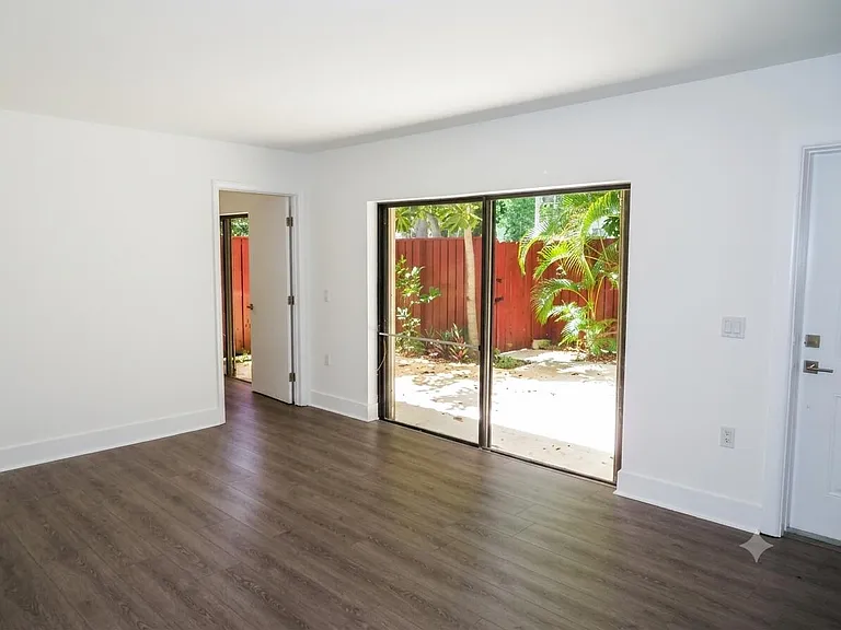 1700 Embassy Dr #708 — Photo 3