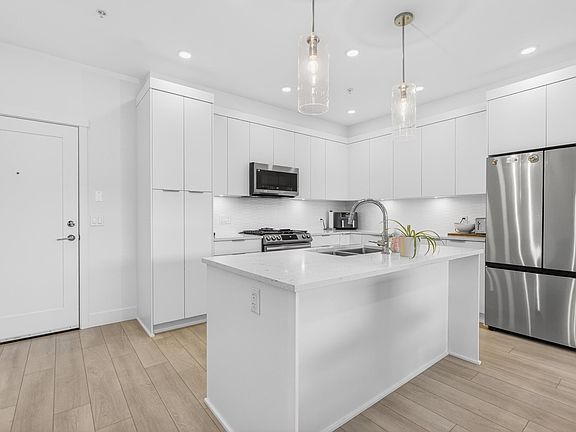 3rd image of 22633 Selkirk Ave #503