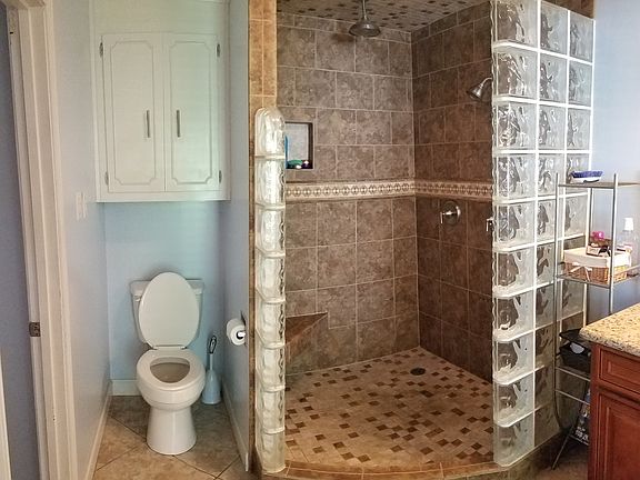 3rd image of 916 Walnut Dr