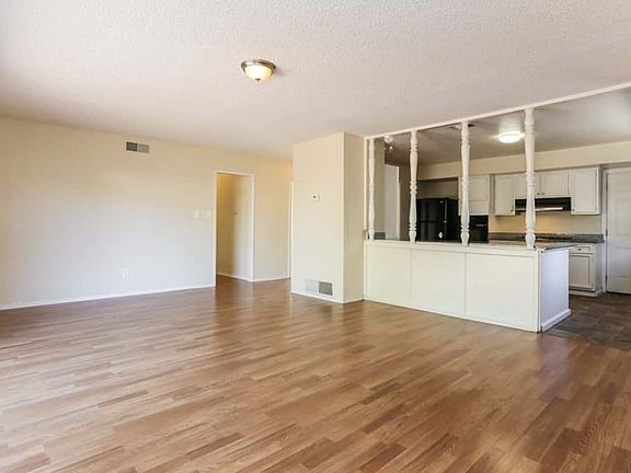 3rd image of 1231 W El Camino Ave