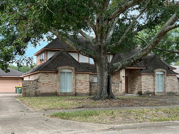 3rd image of 2304 Green Tee Dr