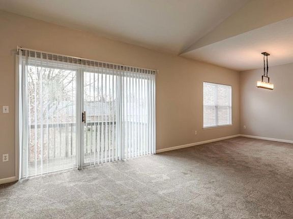 4th image of 8911 Fox Glove Way #F3c48f171