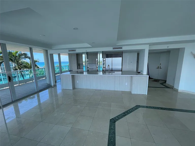 5025 Collins Ave #601 — Photo 5
