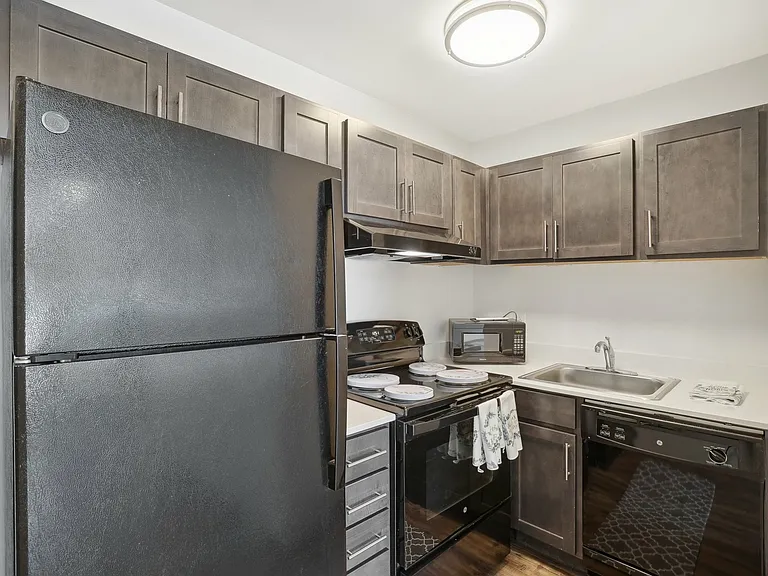 River Rock Apartments — Photo 26