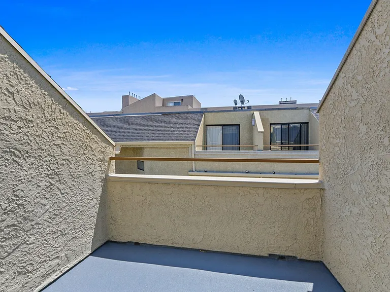11325 Morrison St — Photo 57