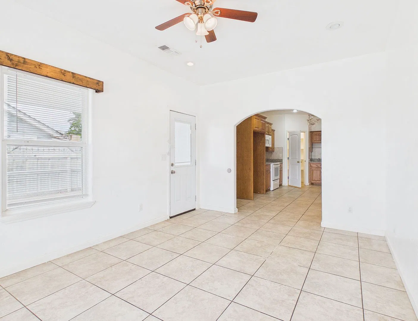 746 N Williams St — Photo 2