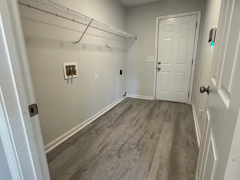 531 Mansfield Ln — Photo 1