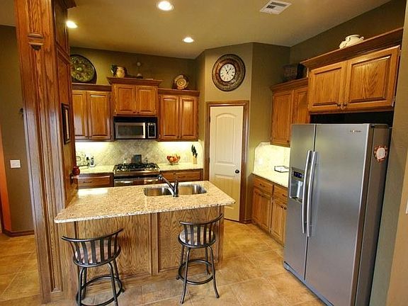 Kitchen w/ Large Pantry