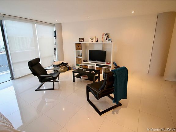 5th image of 900 Bay Dr APT 1018