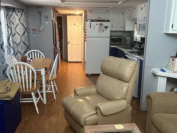 4th image of 613 5th Ave. S #652 Anchor Way