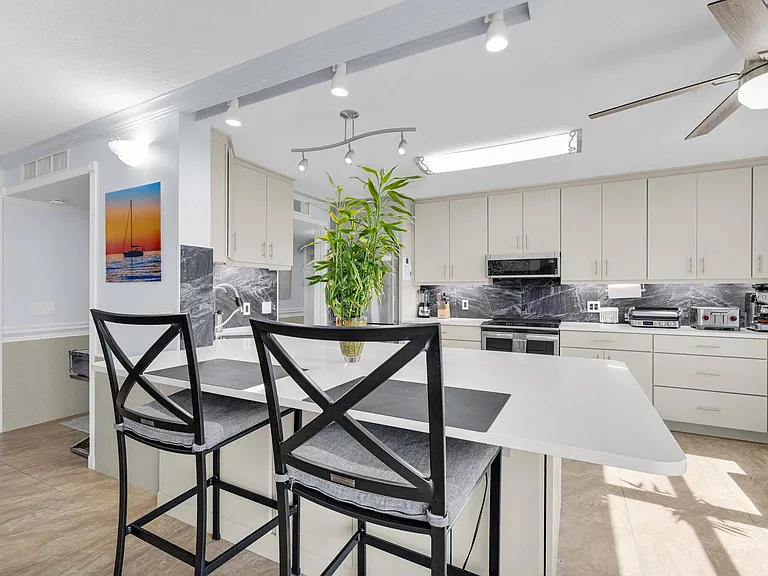 5049 N Highway A1A #1905 — Photo 10