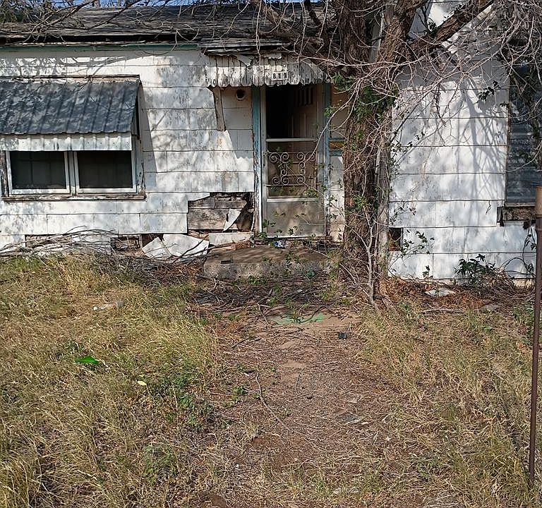 1st image of 811 Bowie St