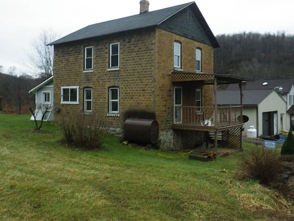 3rd image of 111 Spruce St