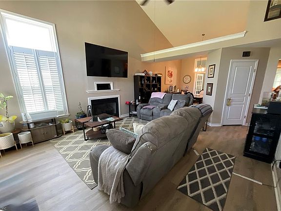4th image of 1323 Greenhall Rd