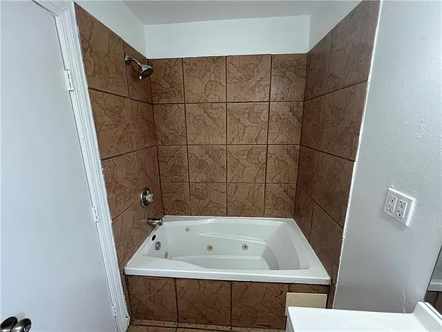 7702 Belcrest Pl — Photo 13