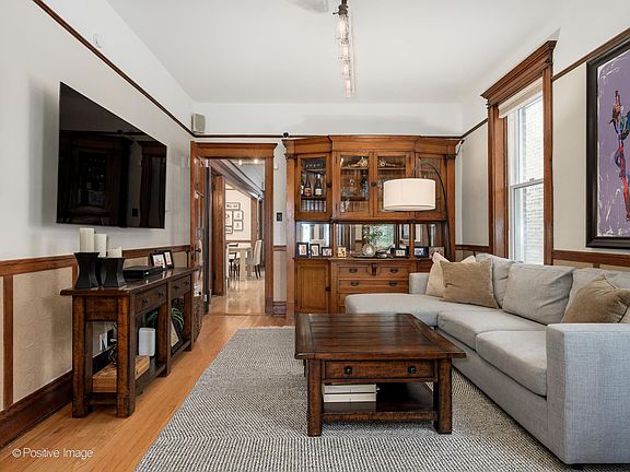 5th image of 2335 W Walton St #1