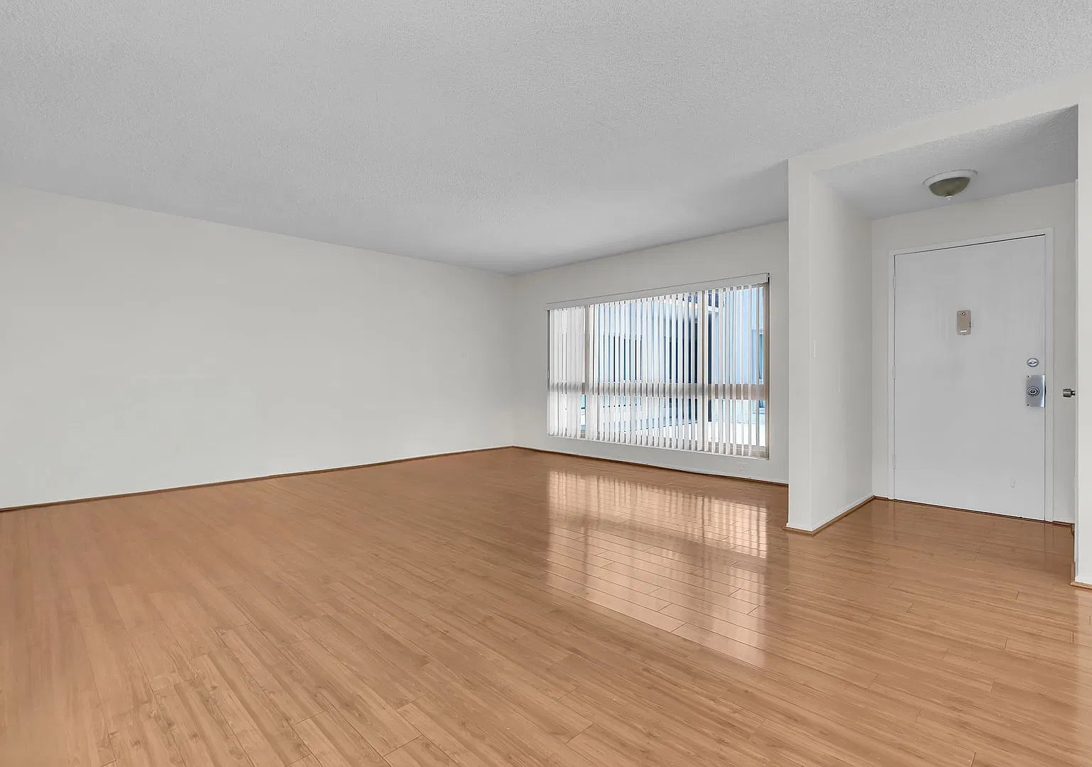 Bright & Spacious 2-Bedroom, 2-Bathroom Apartment with Garage Parking! — Photo 1