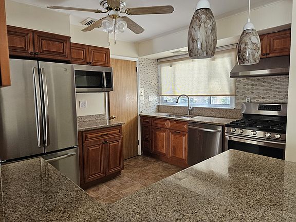 4th image of 102 Birchwood Park Dr