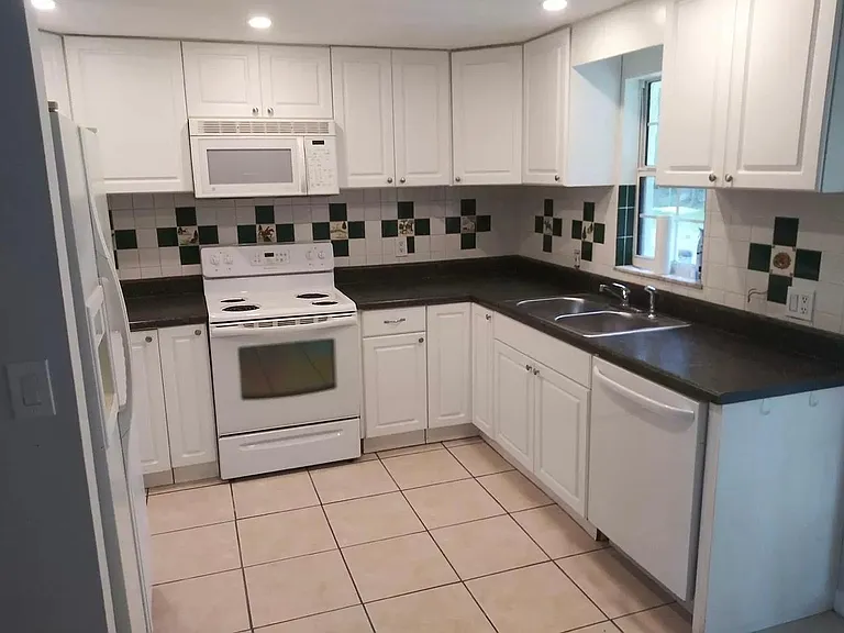 12635 Canton Ave — Photo 11