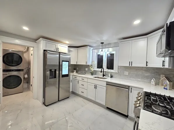 23-23R Eddy St, North Attleboro, MA 02760