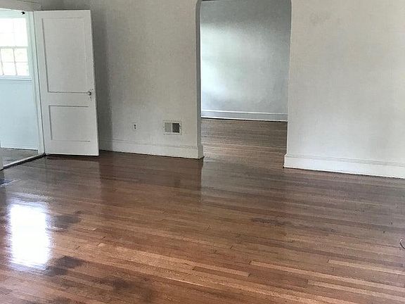 3rd image of 279 Alexander Ave #1