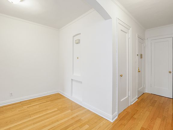 5th image of 154 Henry St APT 2A