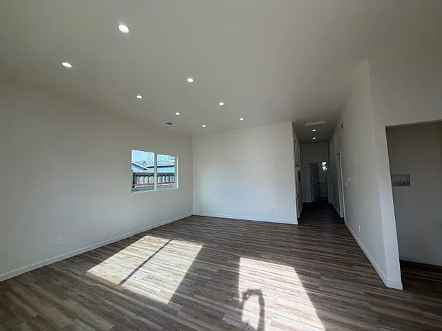 3 bed, 1200 sqft, $3,950 — Photo 2