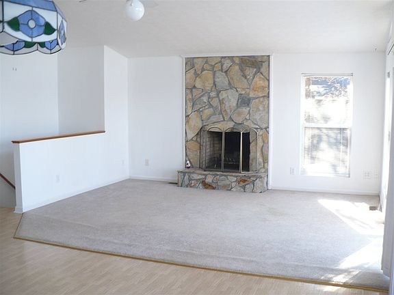 5th image of 297 Bow Ct
