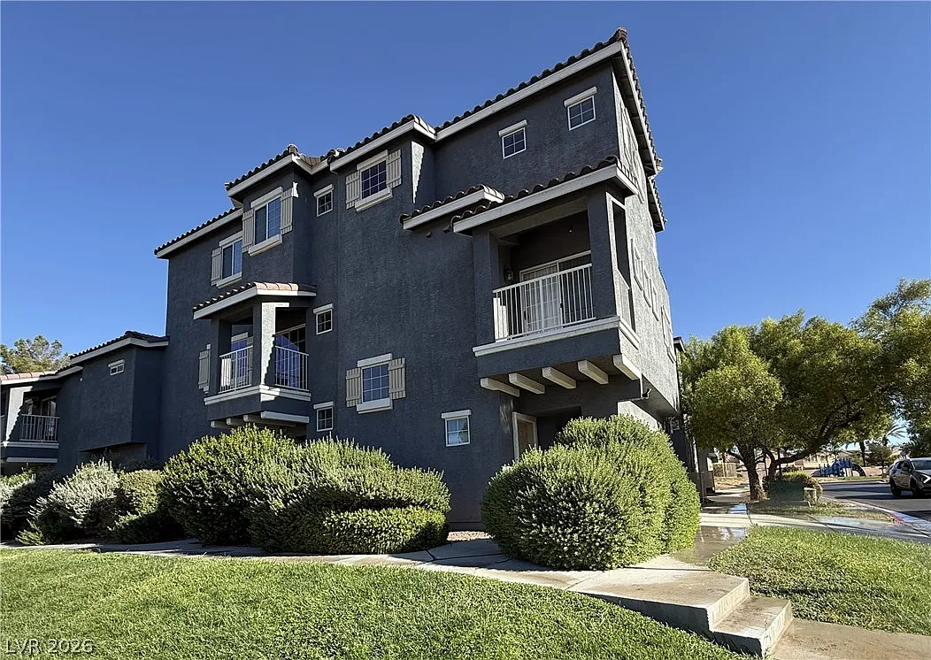 2 bed, 2.5 bath, 1102 sqft, $1,590 — Photo 1