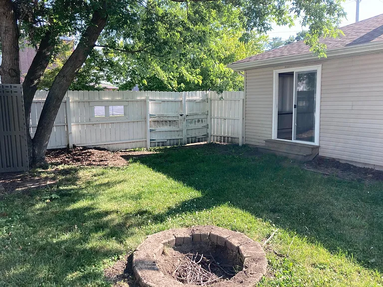 115 E Pine Ave — Photo 6