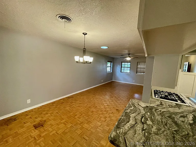 1626 Beverly Hills St — Photo 6
