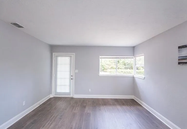 2909 Cornell Ave — Photo 4