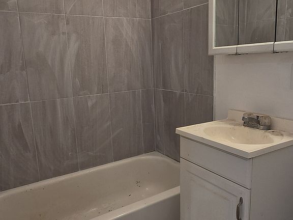 4th image of 206 Chelsea St APT 3