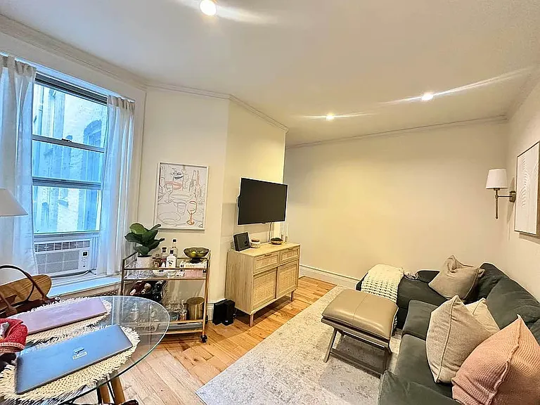 417 W 43rd St #81 — Photo 2