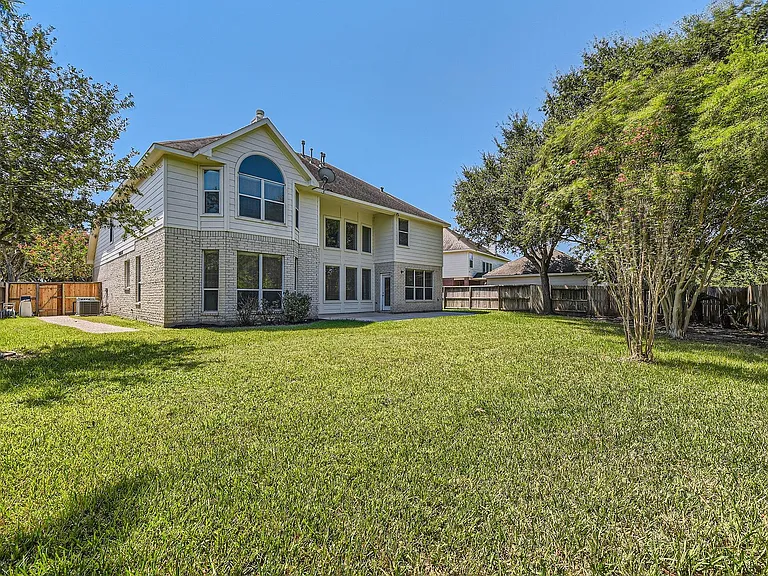 1907 Silver Brook Ln — Photo 28