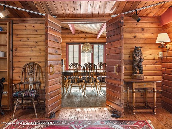 5th image of 246 Roaring Fork Dr