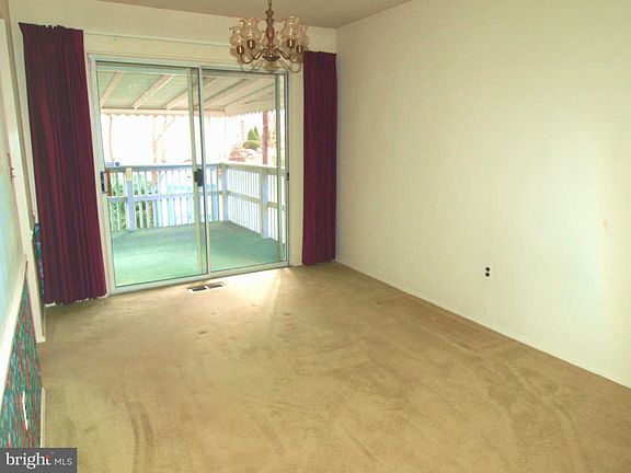 5th image of 549 Crestpark Dr